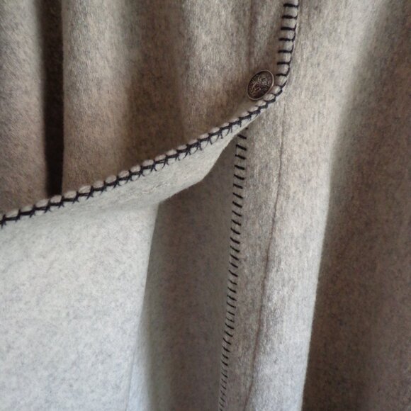 NWT The Vermont Country Store Hooded Shawl Cape O/S Natural Button Closure - Picture 7 of 16